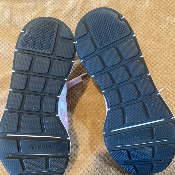 Adidas Women's Swift Run Casual Running Shoes Sz 6.5.  Worn once - Picture 8 of 9